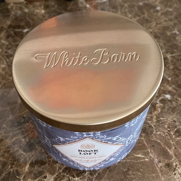“BOOK LOFT” fragrance by BBW/WB collection, 3-wick candle🕯️NWTag on base - Picture 2 of 5
